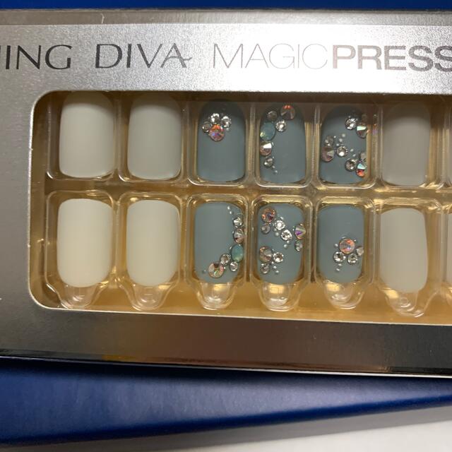 SWAROVSKI(スワロフスキー)のDASHING DIVA ネイルチップ コスメ/美容のネイル(つけ爪/ネイルチップ)の商品写真