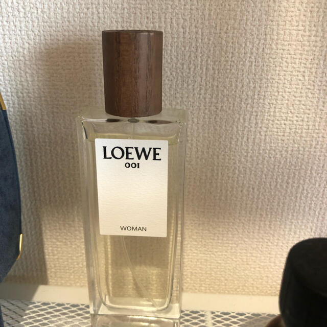 LOEWE(ロエベ)のロエベ  香水　LOEWE 001 woman オードパルファム 50ml コスメ/美容の香水(ユニセックス)の商品写真