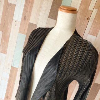 プリーツプリーズイッセイミヤケ(PLEATS PLEASE ISSEY MIYAKE)の【美品】PLEATS PLEASE 羽織り デザインシャツ サイズ3 ツートン(カーディガン)