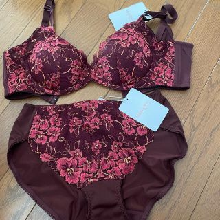 マルコ(MARUKO)の⭐︎まるこ様専用⭐︎マルコB65背中スッキリ美乳ブラショーツセット(ブラ&ショーツセット)