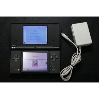 ニンテンドウ(任天堂)のDSi 本体 充電器付き ソフト12種類セット【中古】(携帯用ゲームソフト)