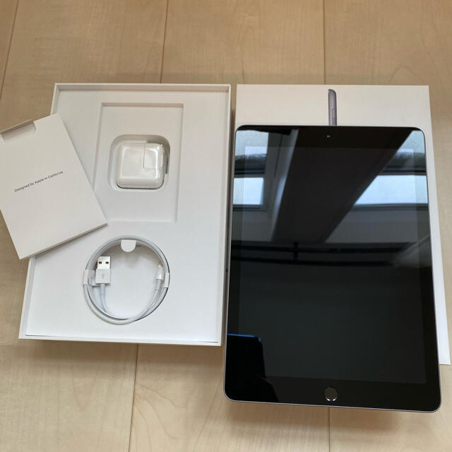 PC/タブレットApple iPad 32GB  スペースグレー　新品付属品付き