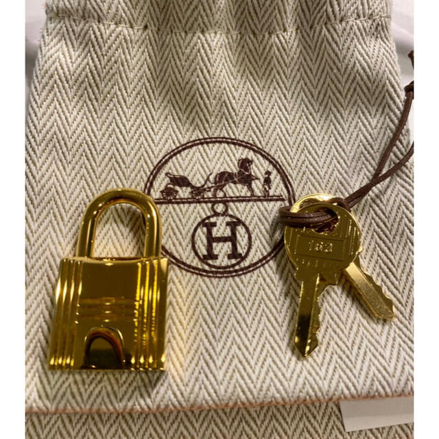Hermes(エルメス)のHERMES ピコタンロックMMノワール 黒　ゴールド金具　エルメス　mm pm レディースのバッグ(ハンドバッグ)の商品写真