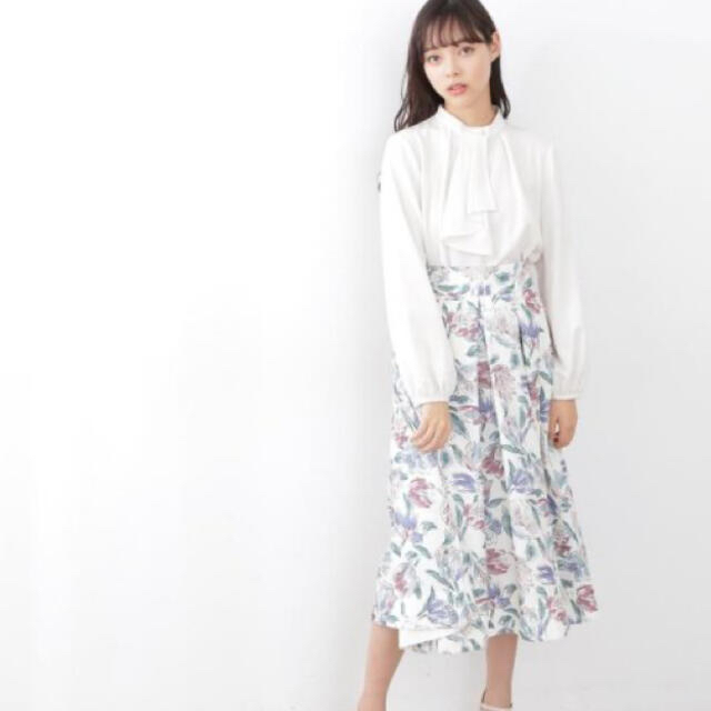 JILL by JILLSTUART(ジルバイジルスチュアート)のアートフラワープリントスカート JILL by JILLSTUART レディースのスカート(ひざ丈スカート)の商品写真