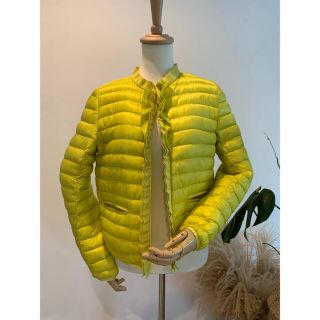 モンクレール(MONCLER)のH&M様　MONCLER Alixe イエローダウンジャケット(ダウンジャケット)