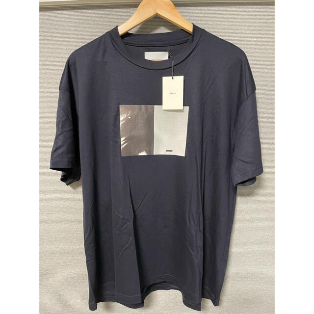 1LDK SELECT(ワンエルディーケーセレクト)の【stein】PRINT TEE  - TO COMPLETE - 1(S) メンズのトップス(Tシャツ/カットソー(半袖/袖なし))の商品写真