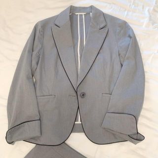 スーツカンパニー(THE SUIT COMPANY)の【美品】レディーススーツ　淡いブルーグレー　38(スーツ)