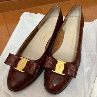 サルヴァトーレフェラガモ(Salvatore Ferragamo)のフェラガモ　ヴァラ　パンプス(ハイヒール/パンプス)