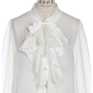 アクシーズファム(axes femme)のジャボ付き　ブラウス(シャツ/ブラウス(長袖/七分))