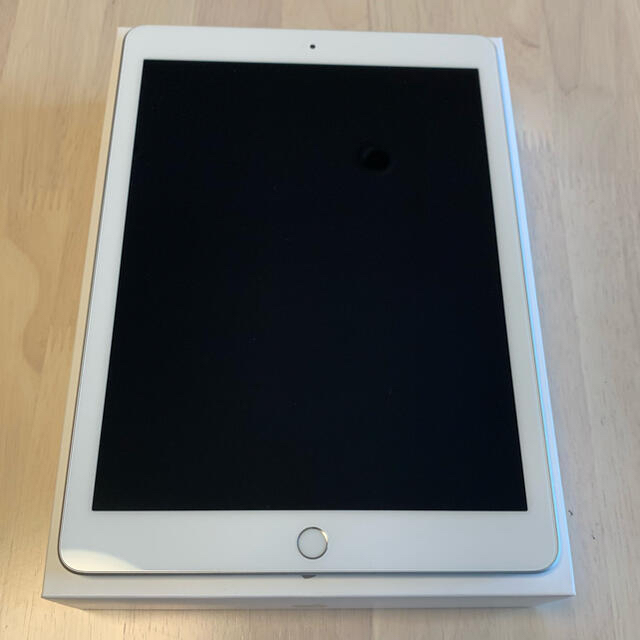 iPad 2018 32GB シルバー [美品]