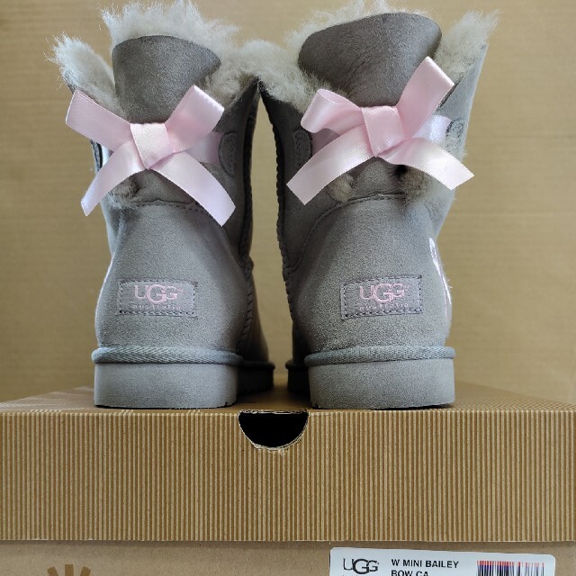 UGG - 【UGG】ムートンブーツ( ピンクリボン限定品)の通販 by UGG - 【UGG】ムートンブーツ( ピンクリボン限定品)の通販 by