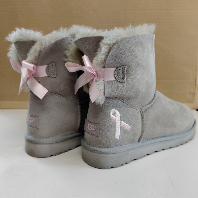 UGG - 【UGG】ムートンブーツ( ピンクリボン限定品)の通販 by UGG - 【UGG】ムートンブーツ( ピンクリボン限定品)の通販 by