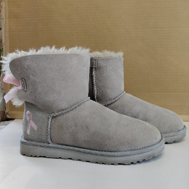 UGG - 【UGG】ムートンブーツ( ピンクリボン限定品)の通販 by UGG - 【UGG】ムートンブーツ( ピンクリボン限定品)の通販 by