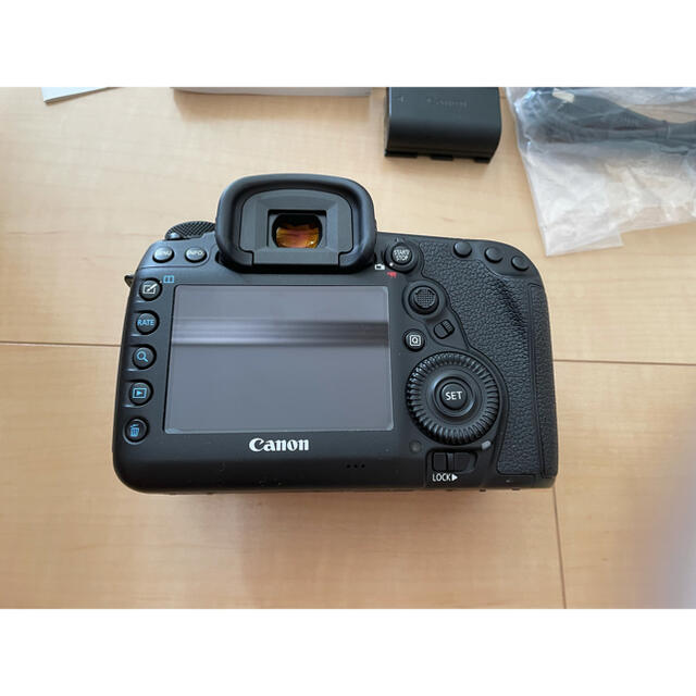 Canon EOS 5D Mark Ⅳ ボディ　キャノン　バッテリー スマホ/家電/カメラのカメラ(デジタル一眼)の商品写真