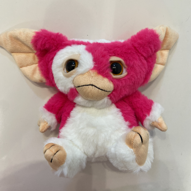 日本卸売 グレムリン ギズモ おすわりドール お座り ぬいぐるみ マスコット ピンク 日本卸し売り エンタメ ホビー おもちゃ ぬいぐるみ Terra Com Ng