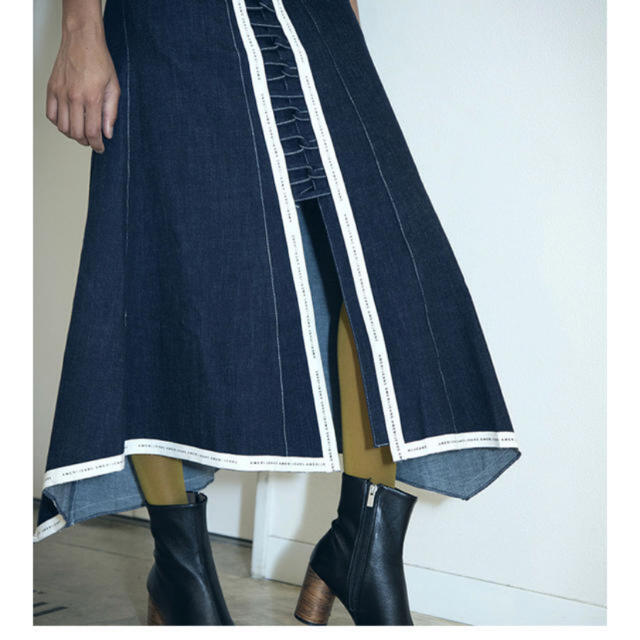 Ameri VINTAGE(アメリヴィンテージ)のameri ribbon denim skirt アメリヴィンテージ  レディースのスカート(ロングスカート)の商品写真