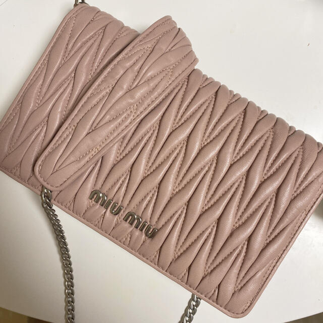 miumiu マテラッセ　チェーン　ショルダーバッグレディース