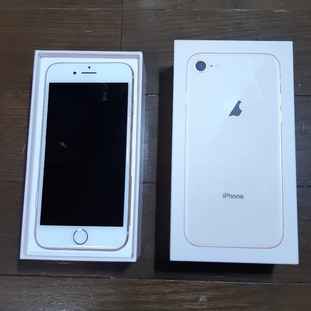 iPhone8 SImフリー　docomo本体64GB スマホ/家電/カメラのスマートフォン/携帯電話(スマートフォン本体)の商品写真