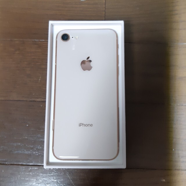 iPhone8 SImフリー　docomo本体64GB スマホ/家電/カメラのスマートフォン/携帯電話(スマートフォン本体)の商品写真