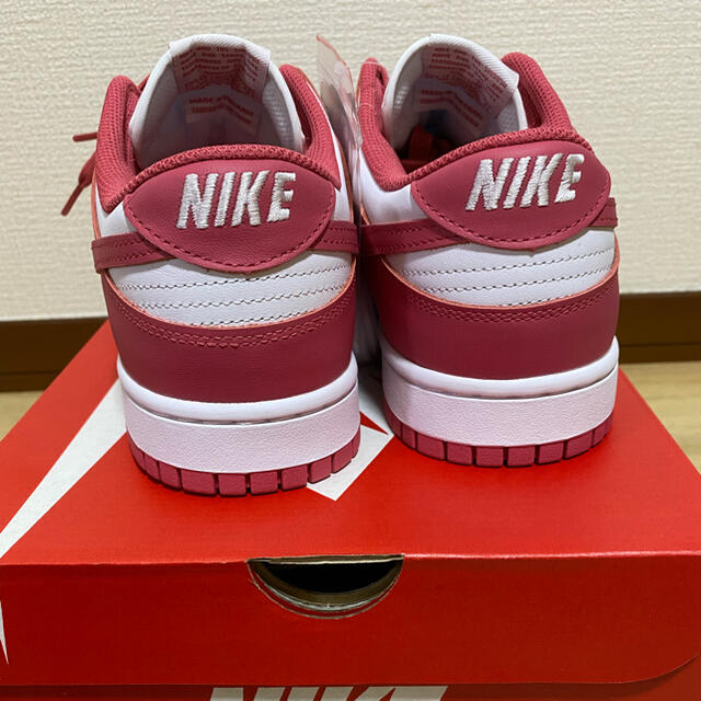 NIKE(ナイキ)のNIKE WMNS DUNK LOW ARCHEO PINK 28.5 メンズの靴/シューズ(スニーカー)の商品写真