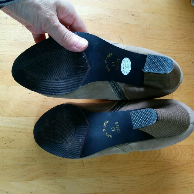 ベージュのショートブーツ　ヒール8センチ レディースの靴/シューズ(ブーツ)の商品写真