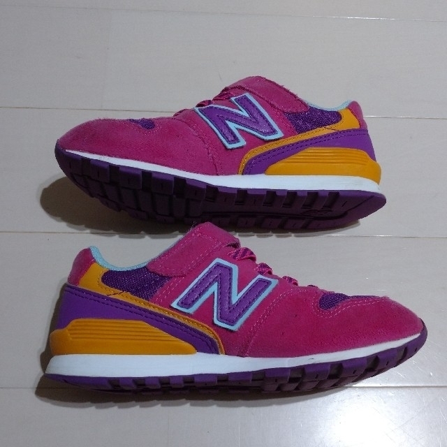 New Balance(ニューバランス)の【ゴリ1173様専用】【美品】ニューバランススニーカー 19センチ キッズ/ベビー/マタニティのキッズ靴/シューズ(15cm~)(スニーカー)の商品写真