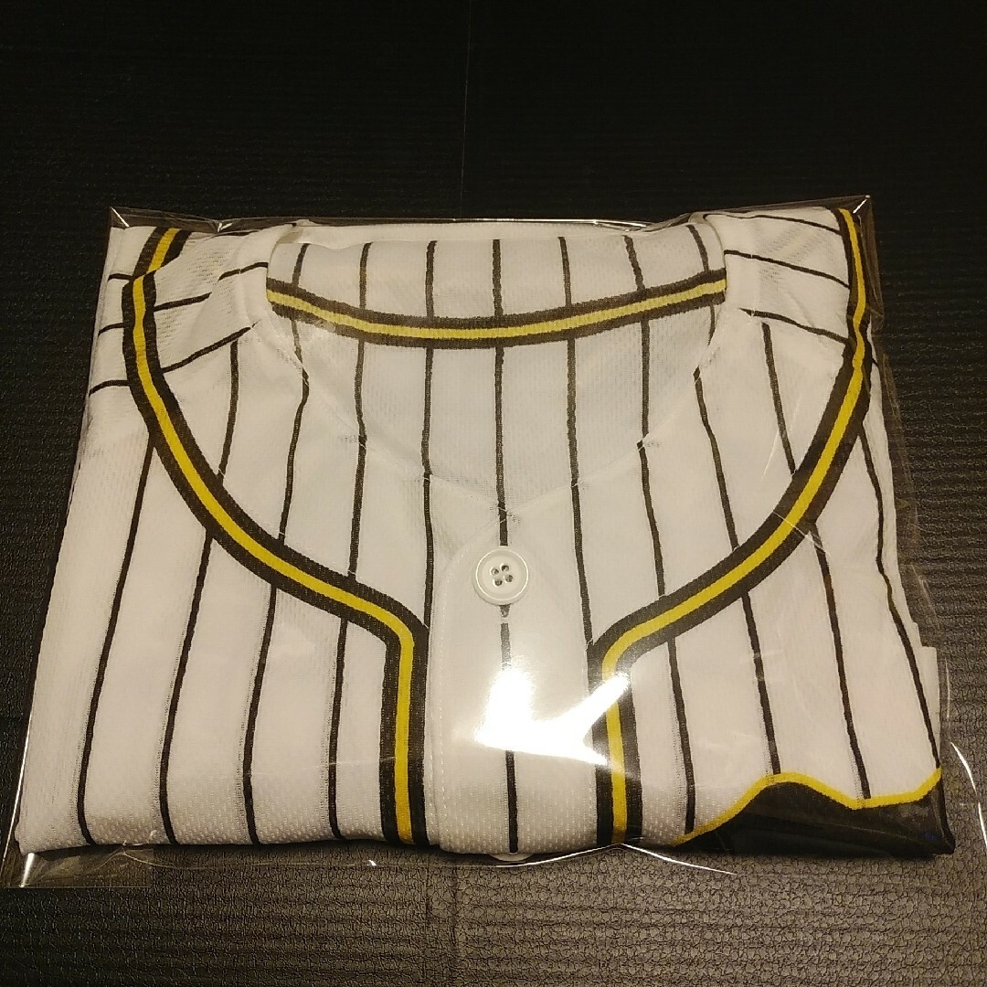 阪神タイガース(ハンシンタイガース)の新品【阪神☆応援ユニフォーム】縦縞☆甲子園来場記念☆阪神タイガース☆送料無料☆ スポーツ/アウトドアの野球(応援グッズ)の商品写真