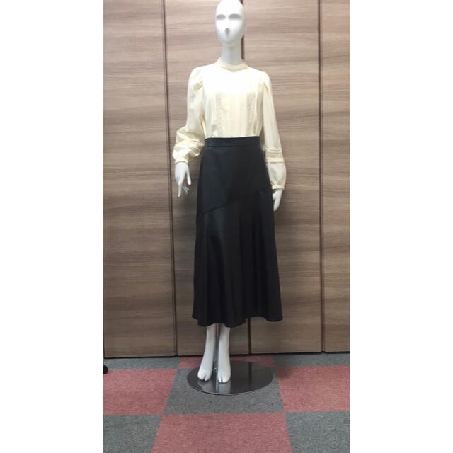 LAUTREAMONT(ロートレアモン)のdroite ロートレアモン購入レザースカート黒　新品未使用購入 レディースのスカート(ロングスカート)の商品写真