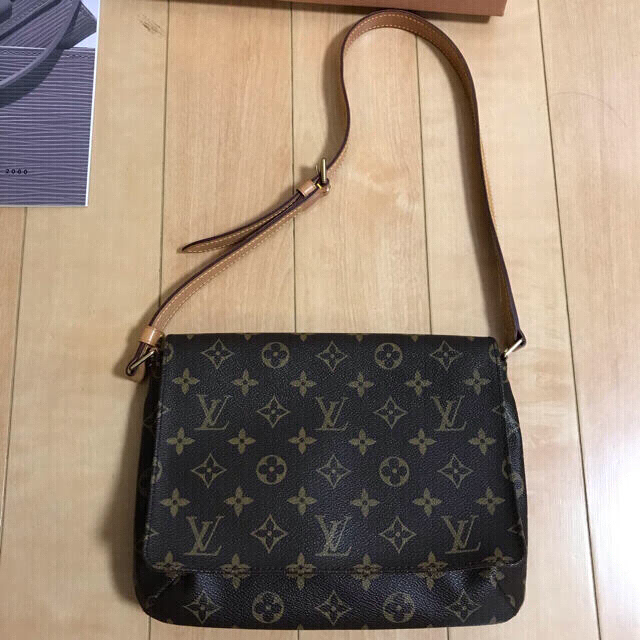 LOUIS VUITTON(ルイヴィトン)の箱・保存袋付き♪ LOUIS VUITTON ルイヴィトン ミュゼットタンゴ レディースのバッグ(ショルダーバッグ)の商品写真