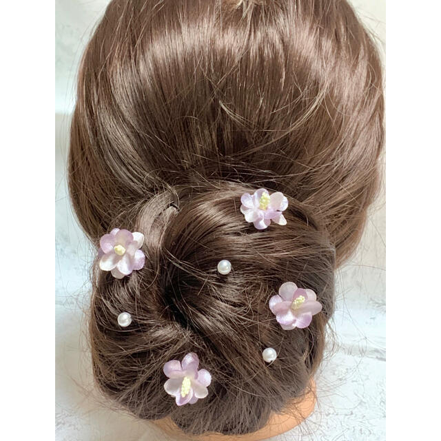 パステルパープル 小花 ❤︎ パールピン ❤︎ Uピン 7本セット レディースのヘアアクセサリー(ヘアピン)の商品写真