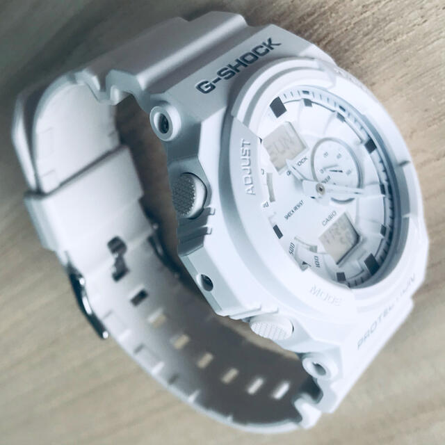 G-SHOCK(ジーショック)の☆【美品】カシオ G-SHOCK 腕時計 GA-150 デジタル白 White メンズの時計(腕時計(デジタル))の商品写真