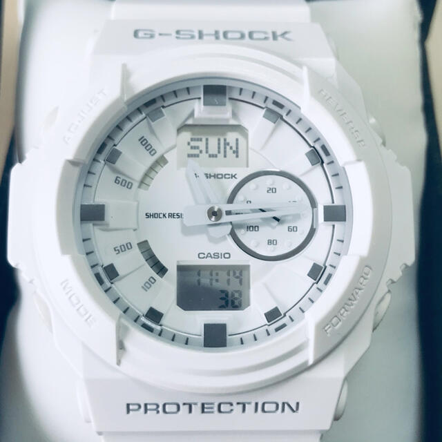 G-SHOCK(ジーショック)の☆【美品】カシオ G-SHOCK 腕時計 GA-150 デジタル白 White メンズの時計(腕時計(デジタル))の商品写真