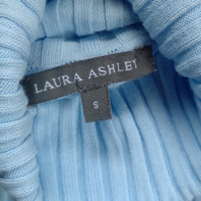 LAURA ASHLEY(ローラアシュレイ)のやま様専用　Laura Ashley　ライトブルー　タートルネックリブニット レディースのトップス(ニット/セーター)の商品写真