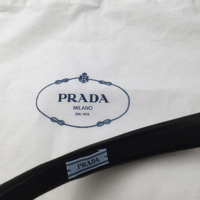 未使用　PRADA プラダ  リボン付カチューシャ　黒　ブラックサテン