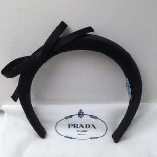 未使用 PRADA プラダ リボン付カチューシャ 黒 ブラックサテン 未使用 PRADA プラダ リボン付カチューシャ 黒 ブラックサテン