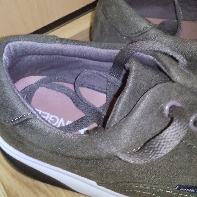 ピンクエンジェル　カーキ色　スニーカー　Msize レディースの靴/シューズ(スニーカー)の商品写真