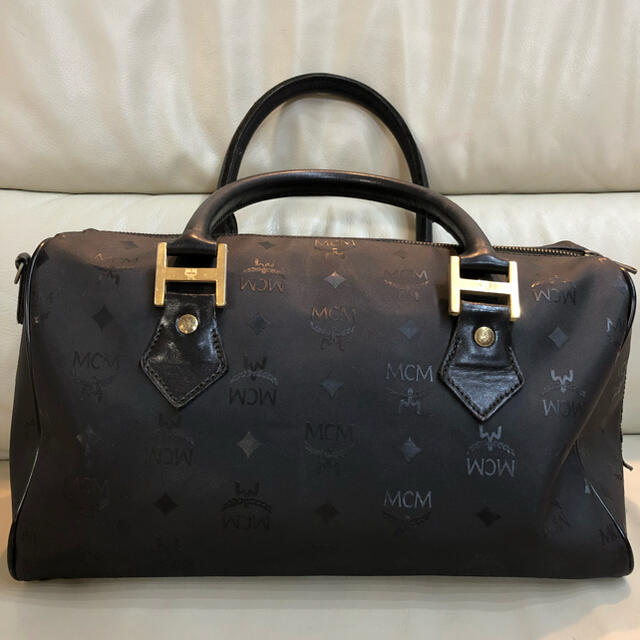 MCM(エムシーエム)のMCM エムシーエム　ボストンバッグ　大　黒 レディースのバッグ(ボストンバッグ)の商品写真