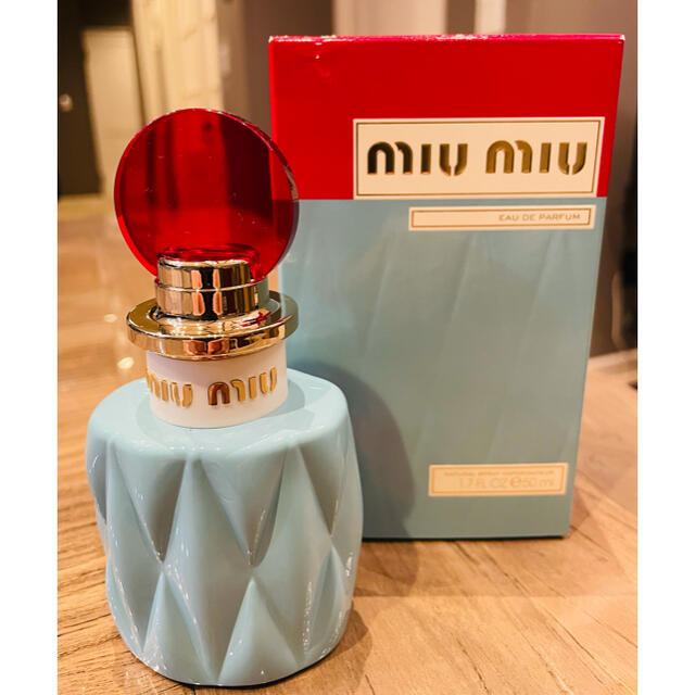 miumiu(ミュウミュウ)のミュウミュウ　オードパルファム　50ミリ コスメ/美容の香水(香水(女性用))の商品写真