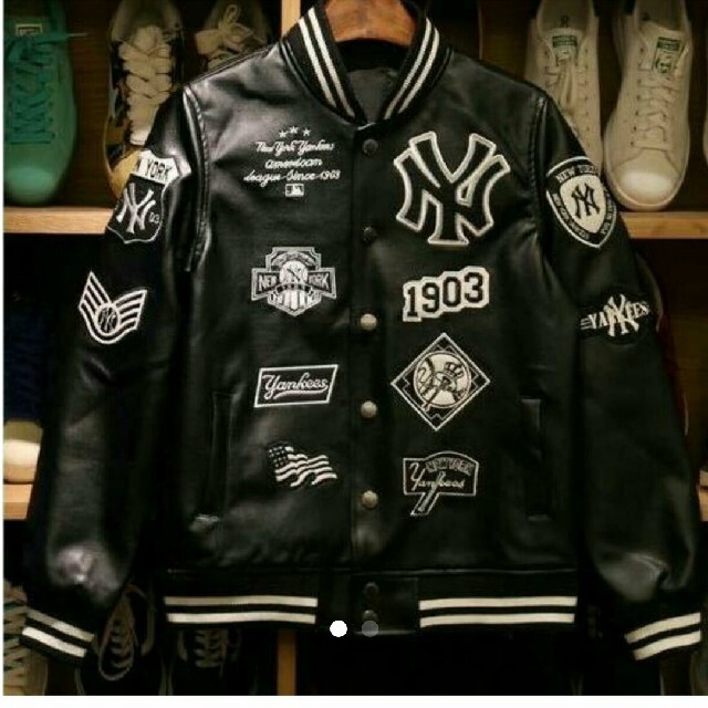 【新品】19,800円　MLBヤンキース　豪華刺繍ワッペン　PUレザースタジャン メンズのジャケット/アウター(スタジャン)の商品写真
