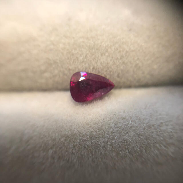 ルビー　ルース　ペアシェイプ 0.31ct ハンドメイドの素材/材料(各種パーツ)の商品写真