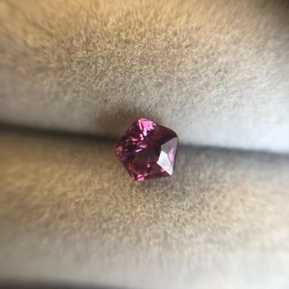 ロードライトガーネット ペンタゴンカット 0.4ct(各種パーツ)