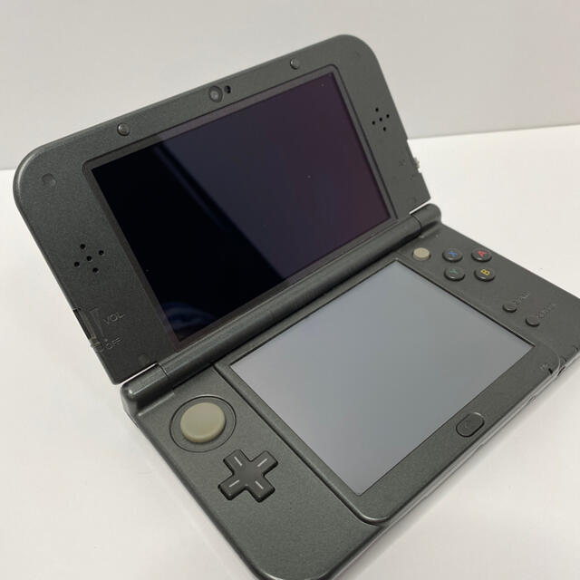 ニンテンドー3DS(ニンテンドー3DS)のNEWニンテンドー3DS LL メタリックブラック エンタメ/ホビーのゲームソフト/ゲーム機本体(携帯用ゲーム機本体)の商品写真