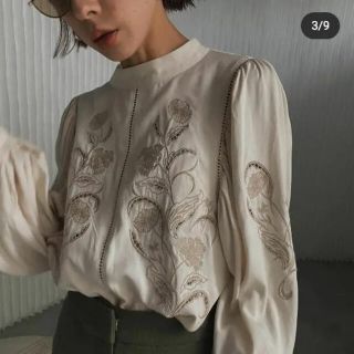 アメリヴィンテージ(Ameri VINTAGE)のAMERI LADY EMBROIDERY PUFF BLOUSE(シャツ/ブラウス(長袖/七分))