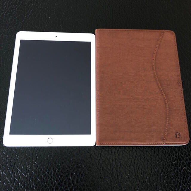 【品】iPad Docomo（第5世代/2017）Cellul