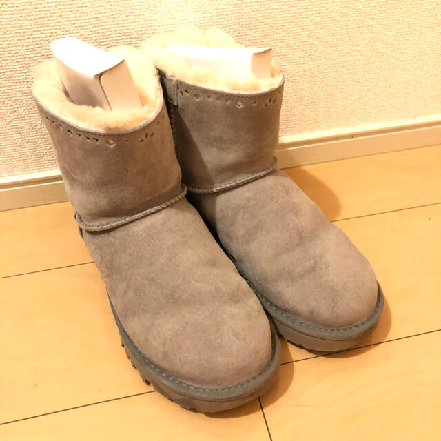 UGG 正規品　ショートブーツ　ムートンブーツ　羊　ウール　冬　本革　レザー