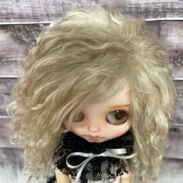 blythe _wm-350クリームベージュ⭐️チベットラムフルスキンウィッグ