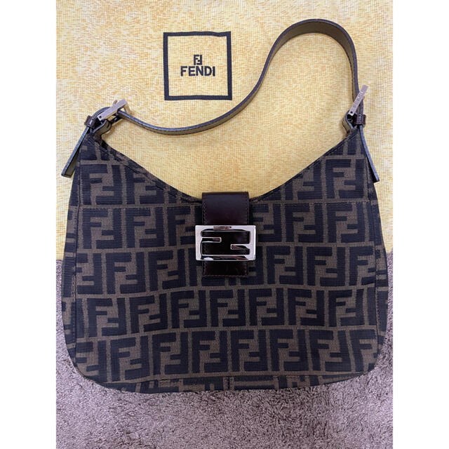 FENDI ズッカ ワンショルダー マンマバケット セミショルダー 話題の
