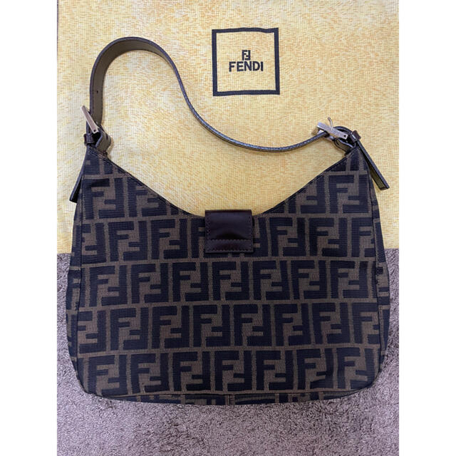 FENDI ズッカ ワンショルダー マンマバケット セミショルダー 話題の