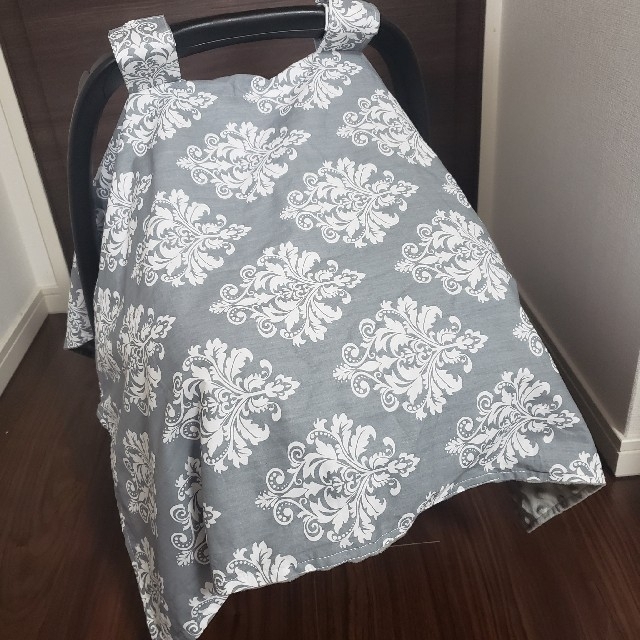 Maxi-Cosi(マキシコシ)のacoo様専用♡マキシコシ 防寒 ベビーシートカバー サンシェード ダマスク キッズ/ベビー/マタニティの外出/移動用品(ベビーカー用アクセサリー)の商品写真