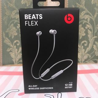 ビーツバイドクタードレ(Beats by Dr Dre)の新品未開封 Beats Flex ワイヤレスイヤフォン スモークグレー(ヘッドフォン/イヤフォン)